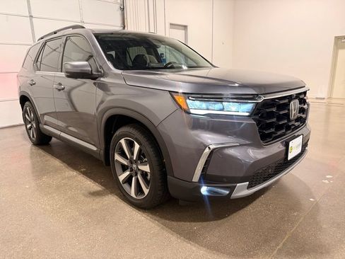 Used 2025 Honda Pilot Elite image 3
