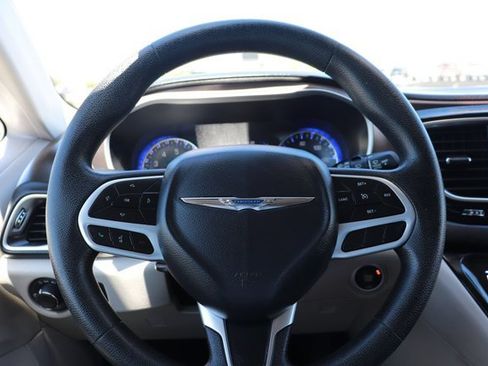 Used 2020 Chrysler Voyager L FWD image 18