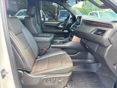 Used 2024 Chevrolet Suburban High Country AWD/4WD image 7