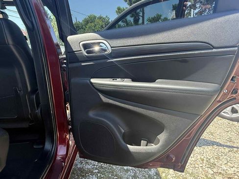 Used 2020 Jeep Grand Cherokee Altitude image 28