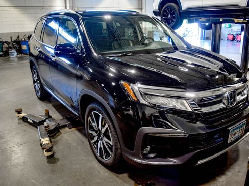 Used 2019 Honda Pilot Touring image 3