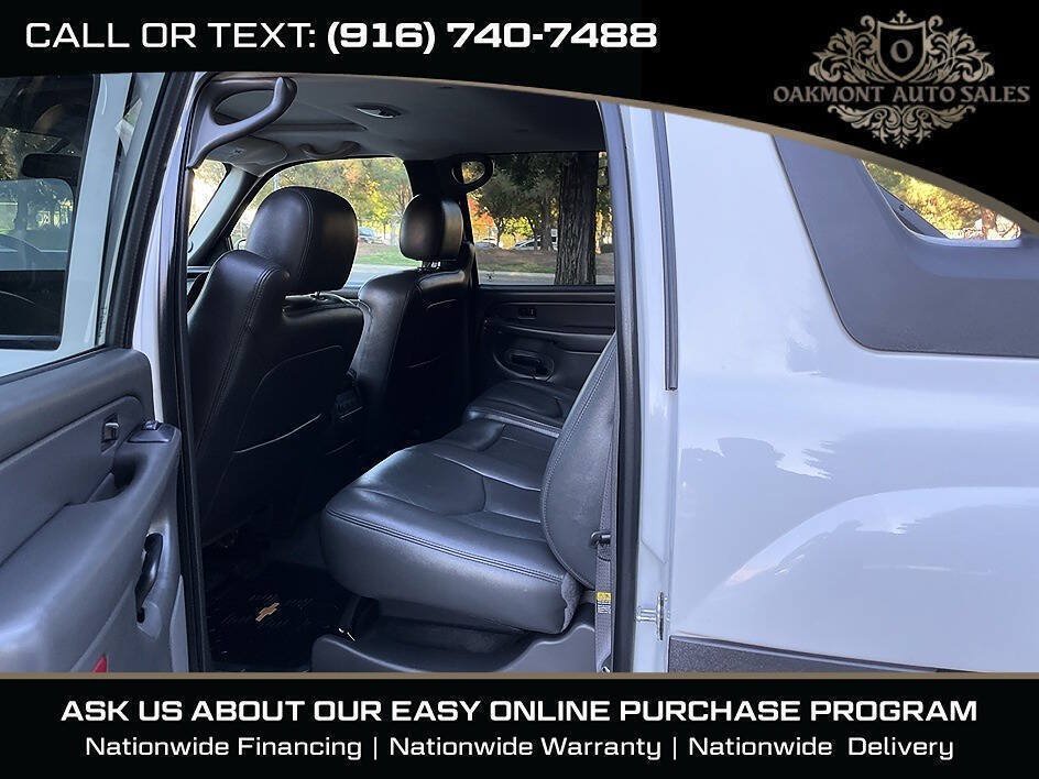 Used 2004 Chevrolet Avalanche 2500 w/ Preferred Equipment Group AWD/4WD image 23