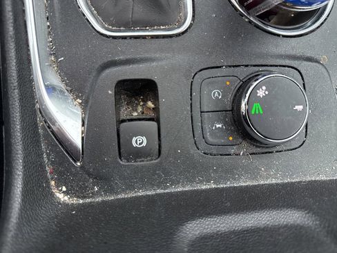 Used 2023 Chevrolet Traverse LT FWD image 20