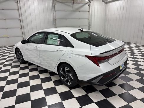 Used 2025 Hyundai Elantra SEL FWD image 4