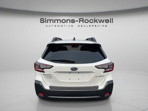 Used 2024 Subaru Outback Premium AWD/4WD image 4