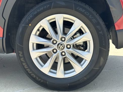 Used 2022 Toyota Corolla Cross LE FWD image 9