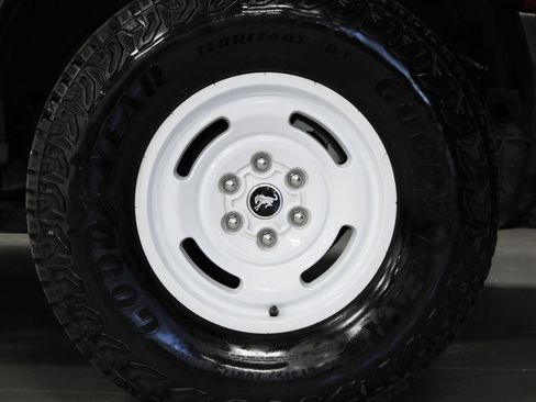 Used 2025 Ford Bronco Heritage Edition AWD/4WD image 9