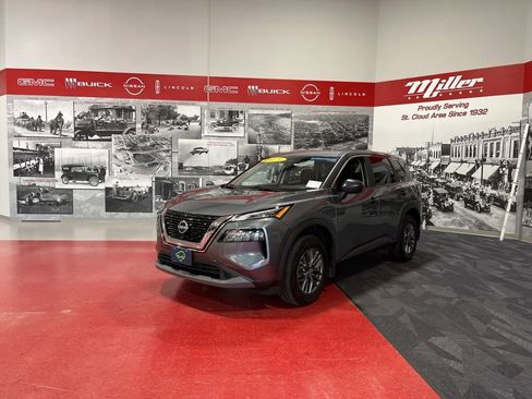 Used 2023 Nissan Rogue S AWD/4WD image 7