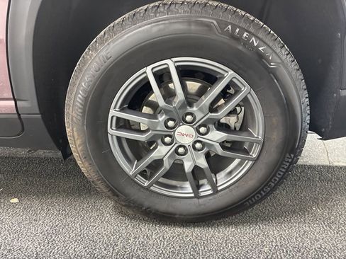 Used 2025 GMC Acadia Elevation image 9