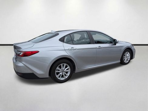 Used 2025 Toyota Camry LE w/ Convenience Package FWD image 4