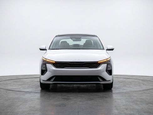 Used 2025 Kia K4 LXS FWD image 2