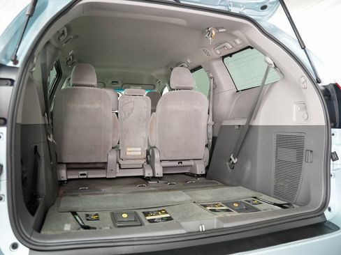 Used 2015 Toyota Sienna LE image 30