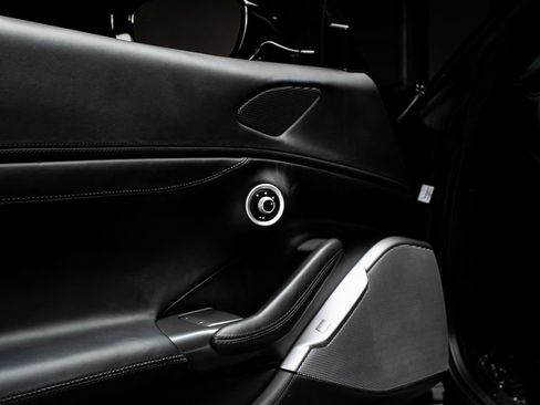 Used 2019 Ferrari Portofino RWD image 18