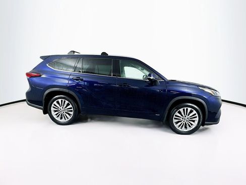 Used 2025 Toyota Highlander Platinum image 11
