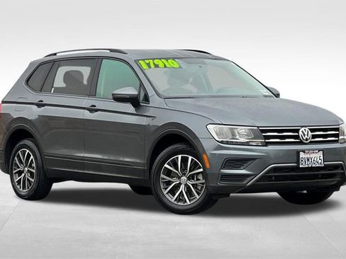 Used 2021 Volkswagen Tiguan S image 2