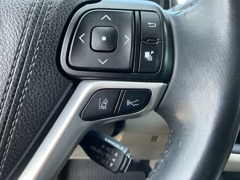 Used 2018 Toyota Highlander XLE AWD/4WD image 20