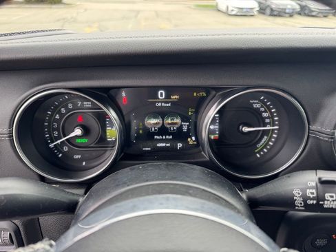 Used 2022 Jeep Wrangler Unlimited Sahara w/ Cold Weather Group image 21