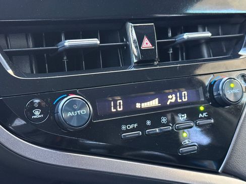 Used 2024 Toyota Camry SE image 19