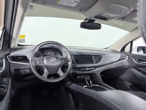 Used 2018 Buick Enclave Essence image 19