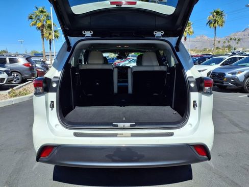 Used 2020 Toyota Highlander Limited image 16