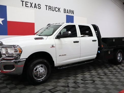 Used 2022 RAM 3500 Tradesman w/ Chrome Appearance Group AWD/4WD image 2