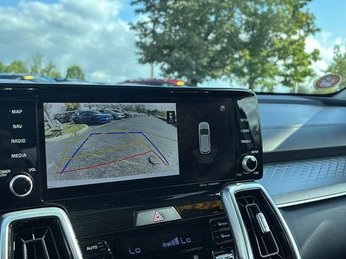 Used 2021 Kia Sorento SX image 22