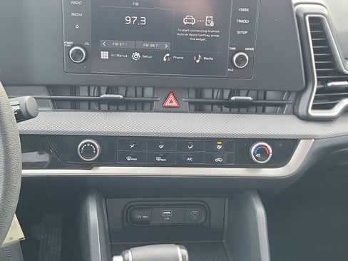 Used 2024 Kia Sportage LX image 18
