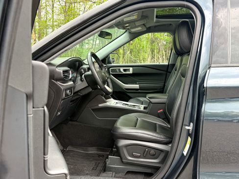 Certified 2023 Ford Explorer XLT w/ Equipment Group 202A AWD/4WD image 19