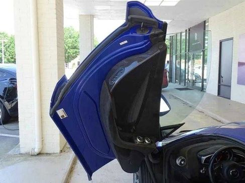 Used 2015 McLaren 650S Spider image 30