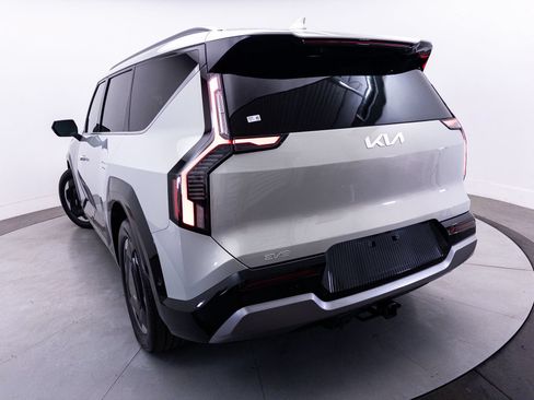 Certified 2024 Kia EV9 Land AWD/4WD image 11
