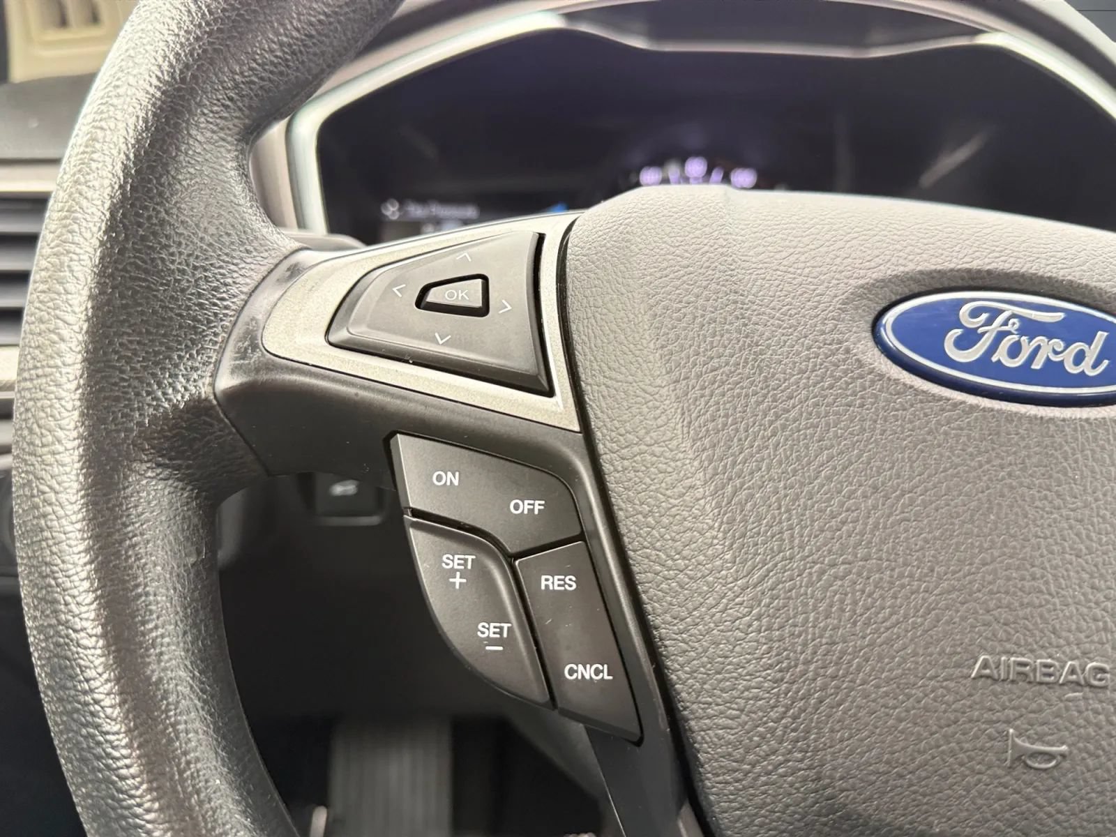 Used 2020 Ford Fusion SE FWD image 27