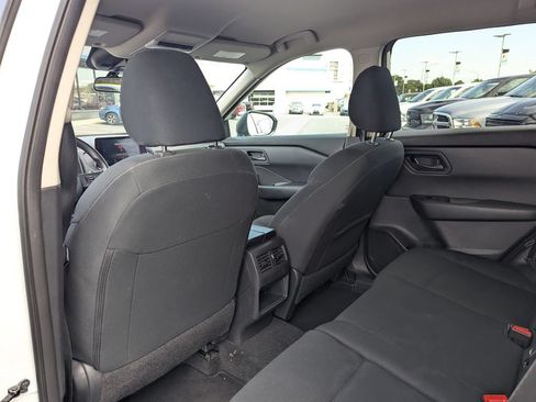 Used 2024 Nissan Rogue S AWD/4WD image 28