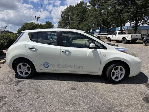 Used 2012 Nissan Leaf SL w/ Protection Pkg FWD image 4