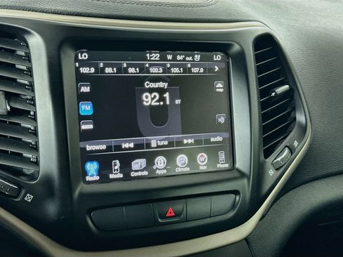Used 2015 Jeep Cherokee Limited w/ Luxury Group AWD/4WD image 19