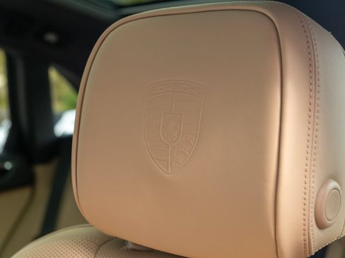 Certified 2026 Porsche Macan AWD/4WD image 18
