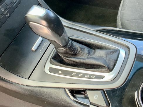 Used 2015 Ford Edge SE image 40