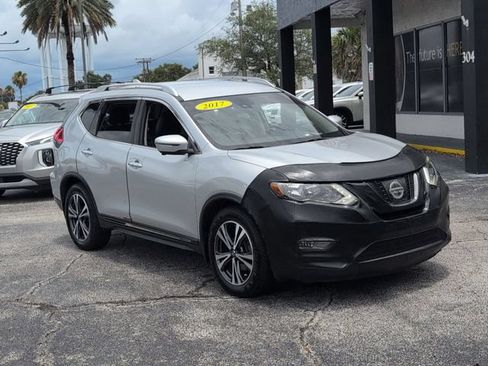 Used 2017 Nissan Rogue SL FWD image 3