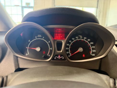 Used 2013 Ford Fiesta SE FWD image 23