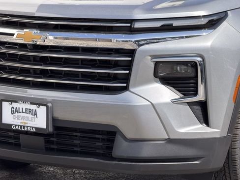 New 2026 Chevrolet Traverse LT w/ Sun and Wheel Package FWD image 7
