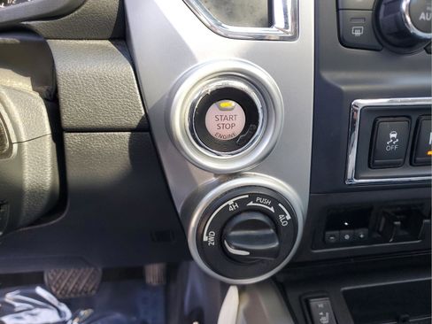 Used 2020 Nissan Titan SL w/ Moonroof Package image 22