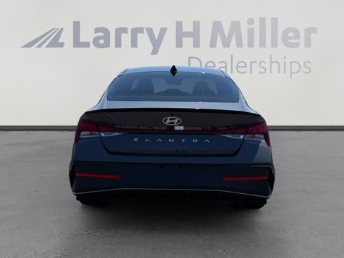 Used 2025 Hyundai Elantra Sport FWD image 4