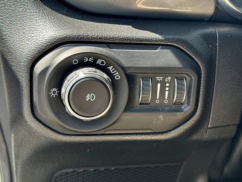Used 2022 Jeep Wrangler Unlimited Sahara w/ Cold Weather Group AWD/4WD image 29
