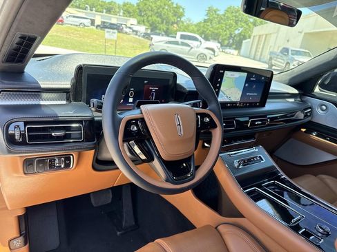 Certified 2025 Lincoln Aviator Black Label w/ Jet Appearance Package AWD/4WD image 34
