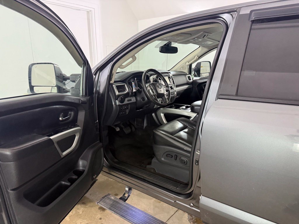 Used 2019 Nissan Titan PRO-4X w/ Pro-4x Convenience Package AWD/4WD image 8