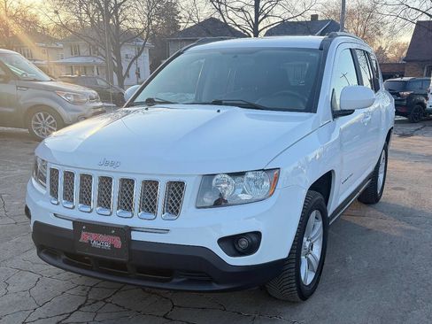 Used 2016 Jeep Compass Latitude image 3