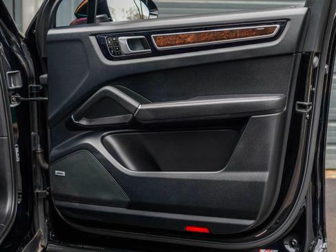 Used 2019 Porsche Cayenne AWD/4WD image 25
