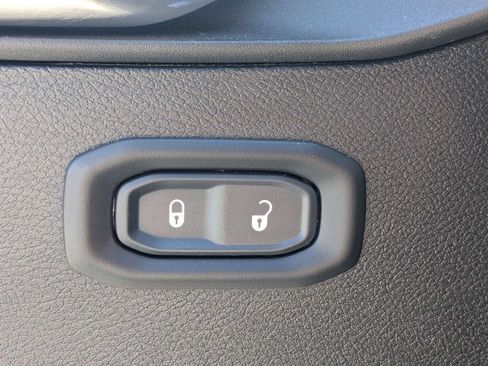 Used 2021 Jeep Gladiator Rubicon w/ Cold Weather Group AWD/4WD image 12