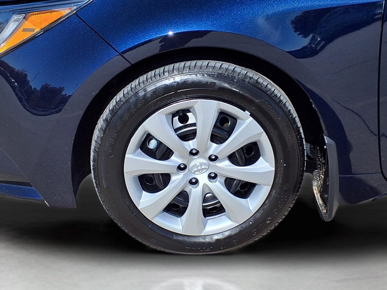 Used 2027 Toyota Corolla LE FWD image 9
