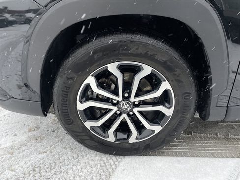 Used 2023 Toyota Corolla Cross SE w/ Moonroof Package image 9