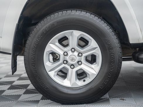 Used 2023 Toyota 4Runner SR5 Premium w/ Moonroof Package RWD image 19